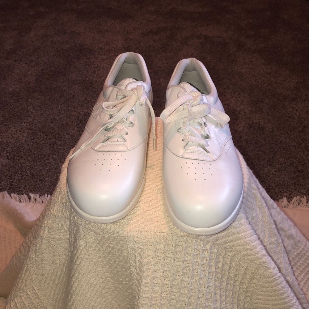 SAS Freetime walking shoe white leather lace up